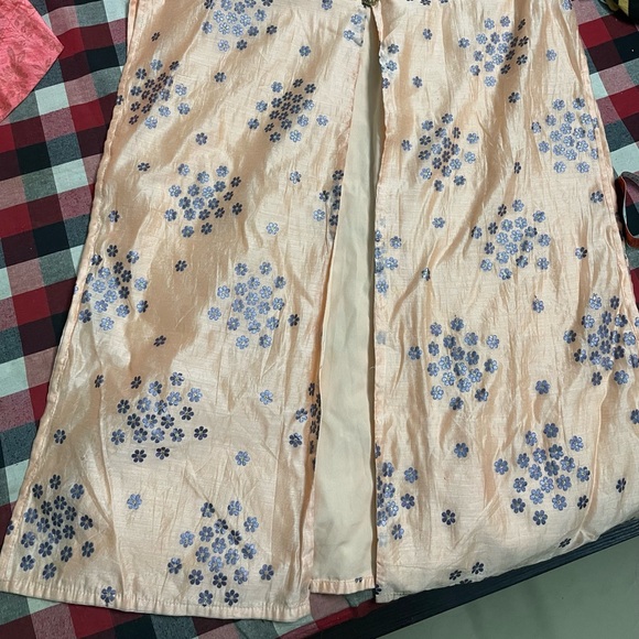 Light peach coloured slit kurta with beautiful pearl work in neck - Picture 13 of 13